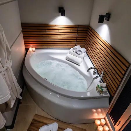 Discovery Hotell 3*