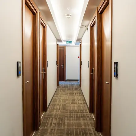 Discovery Hotel 3*
