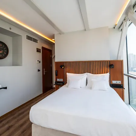 Discovery 3* Estambul