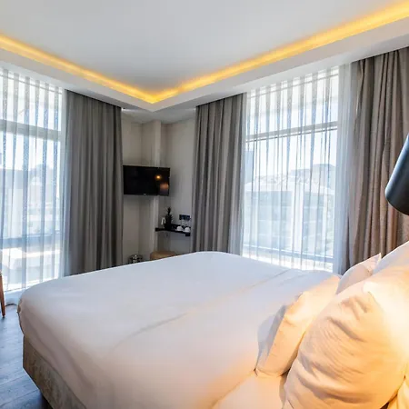 Discovery Hotel 3*