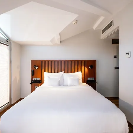 Discovery Otel