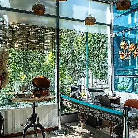 Discovery Otel