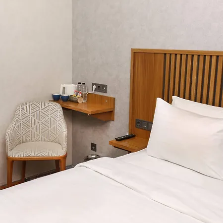 Discovery Hotel 3*
